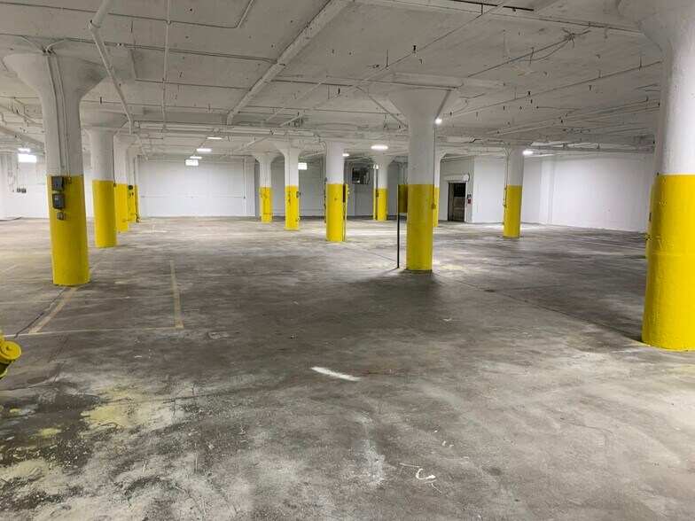 More Photos Of 2203 W Michigan St, Milwaukee Manufacturing For Sale