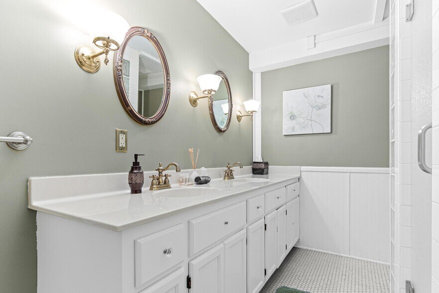More Photos Of 305 River St, Osceola Hospitality For Sale