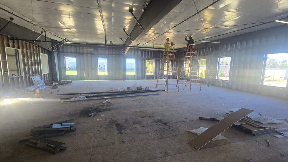 More Photos Of 168 Thunder Rd, Mooresville Light Manufacturing For Lease