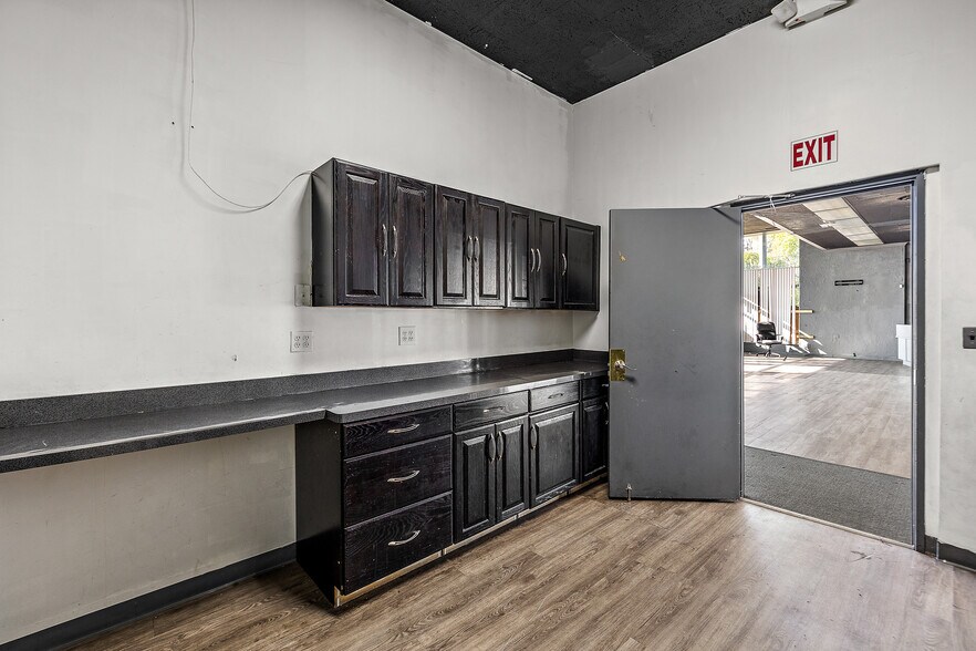 More Photos Of 18901 Kelly Rd, Detroit Bank For Sale