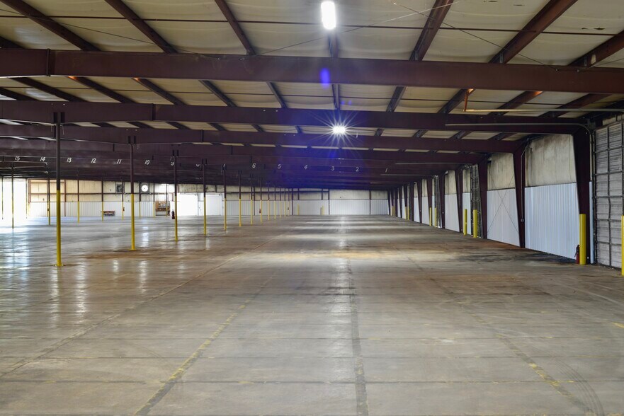 More Photos Of 847 W Main St, Lake City Warehouse For Lease