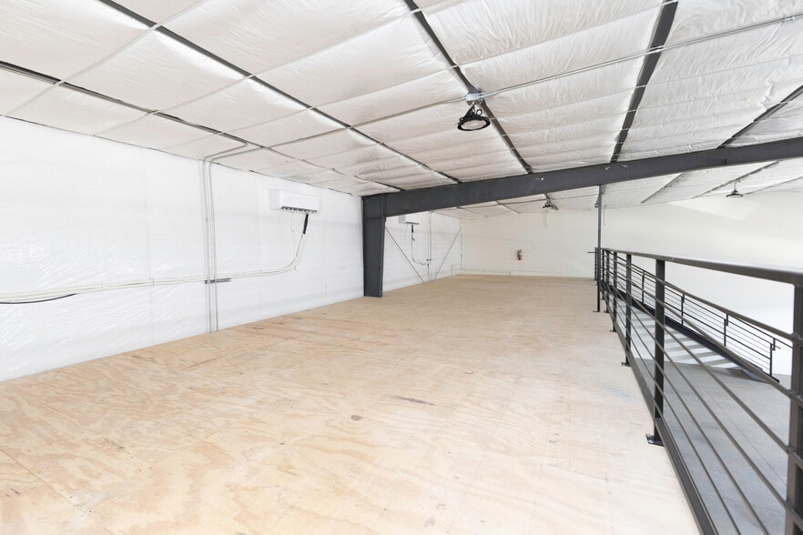 More Photos Of 11089 N US Highway 301, Oxford Light Manufacturing For Lease
