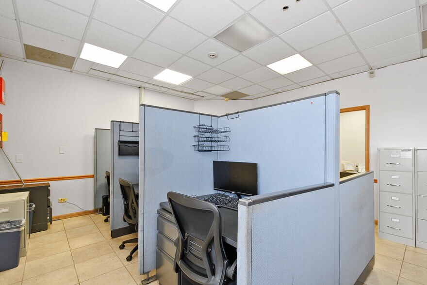 More Photos Of 15859 S Ridgeland Ave, Oak Forest Office For Sale