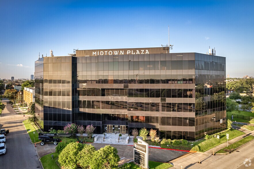 More Photos Of 5225 Katy Fwy, Houston Office For Lease