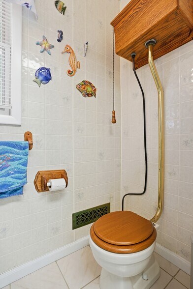 More Photos Of 120 Milford Hill Ln, Milford Flex For Sale