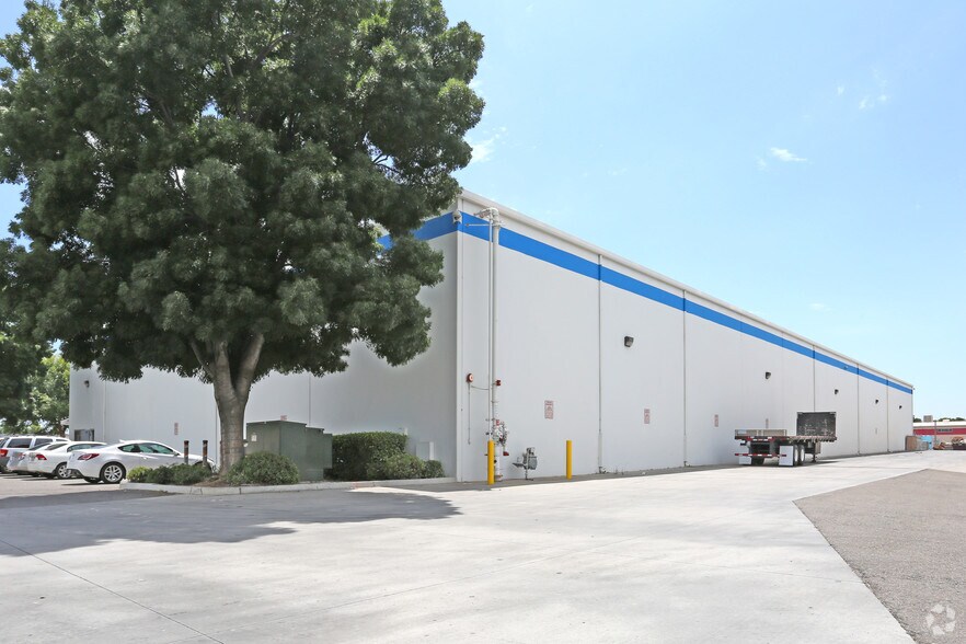 More Photos Of 1360 E North Ave, Fresno Industrial For Sale