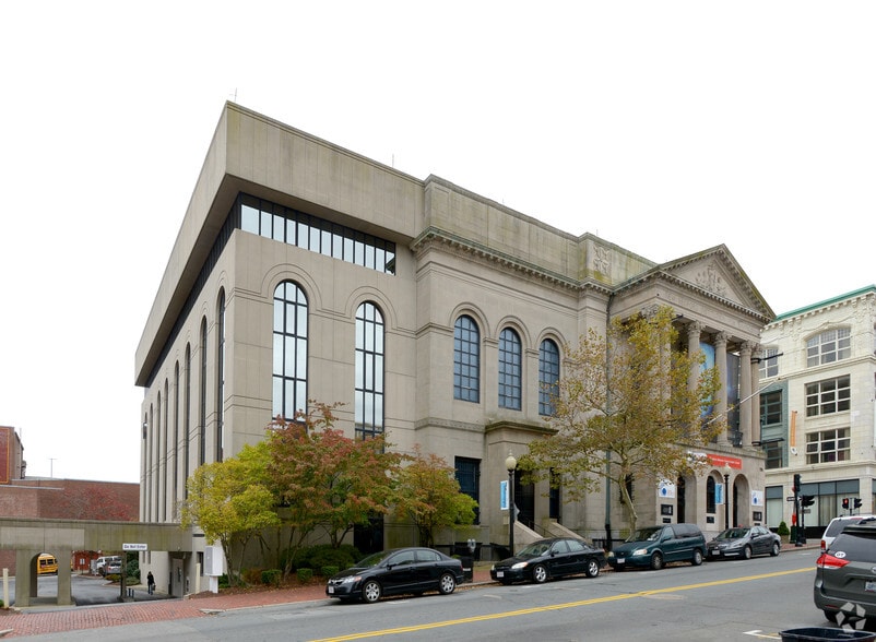 More Photos Of 174 Union St, New Bedford Office Residential For Lease