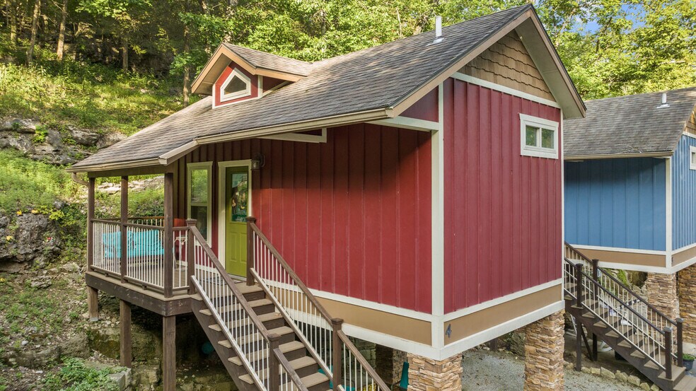 More Photos Of 275 N Main St, Eureka Springs Hotel For Sale