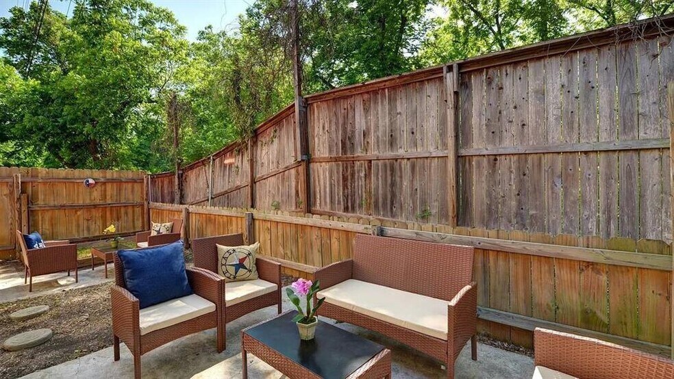 More Photos Of 1911 Lightsey Rd, Austin Apartments For Sale