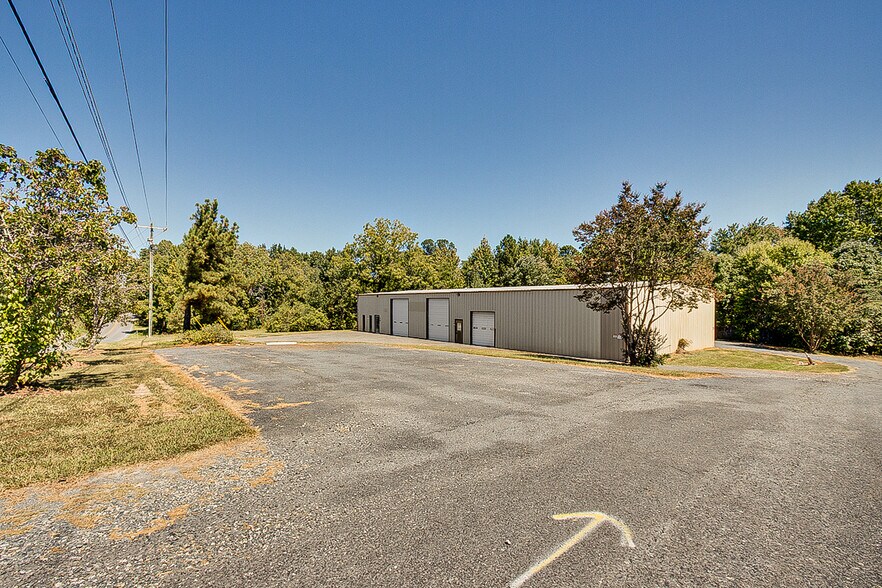 More Photos Of 174 LeWallen Rd, Asheboro Auto Repair For Lease