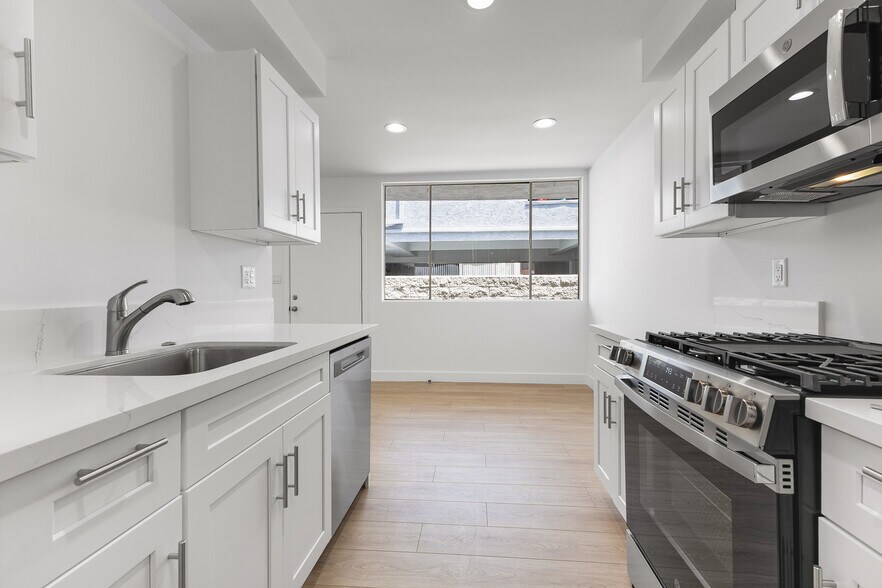 More Photos Of 623 Orange Grove Ave, Glendale Apartments For Sale