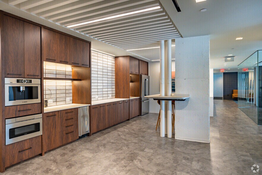 More Photos Of 1700 N Moore St, Arlington Office For Lease