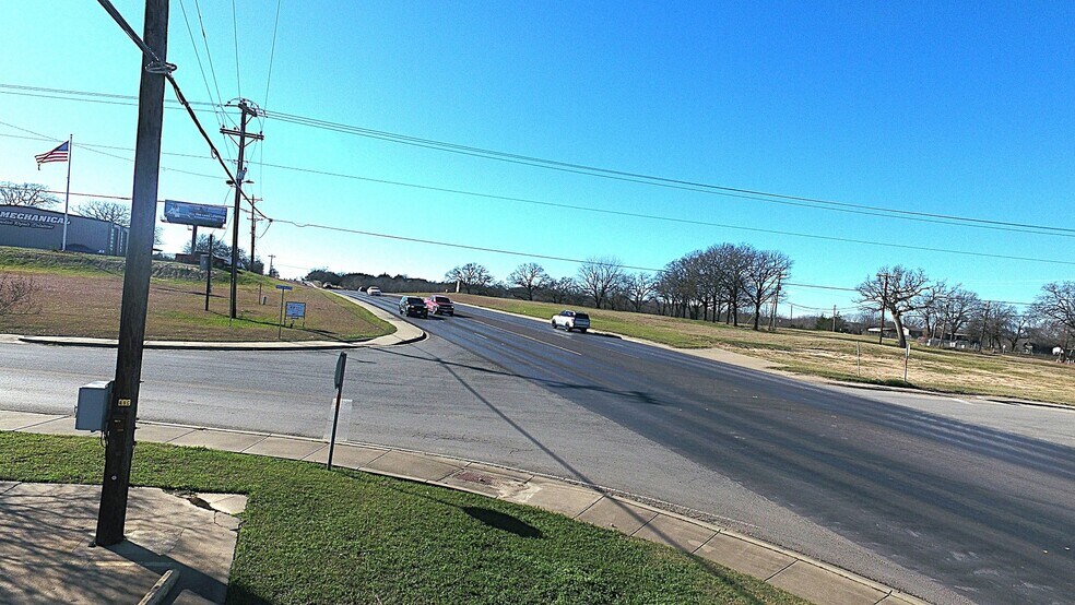 More Photos Of 1001 E Cedar Creek Pky, Seven Points Office For Sale