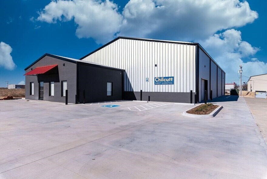 Primary Photo Of 417 NE 144th Pl, Edmond Light Distribution For Sale