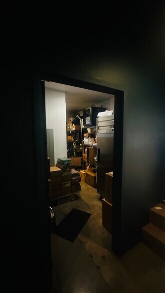 More Photos Of 2311 Lincoln Ave, Altadena Freestanding For Lease