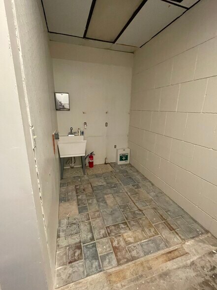 More Photos Of 6901 W Okmulgee Ln, Muskogee Warehouse For Sale