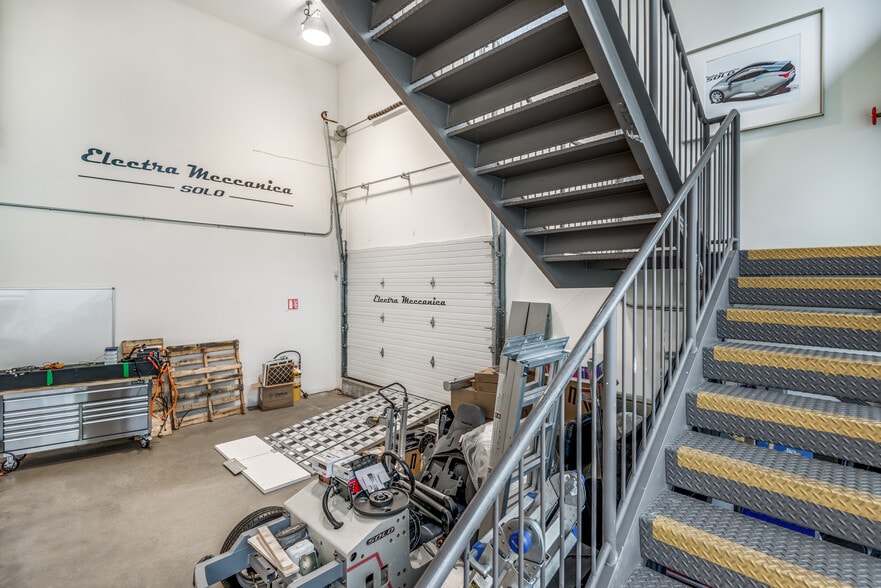More Photos Of 102 1st Av, Vancouver Apartments For Lease