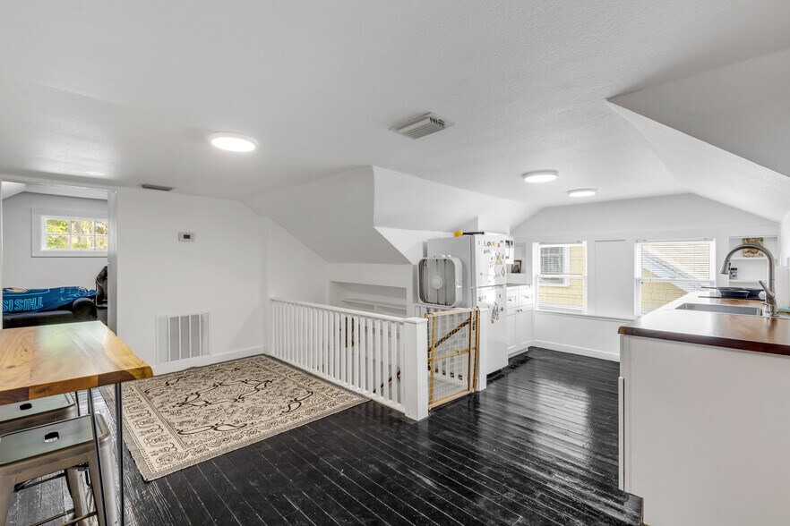 More Photos Of 407 Magnolia St, New Smyrna Beach Multifamily For Sale
