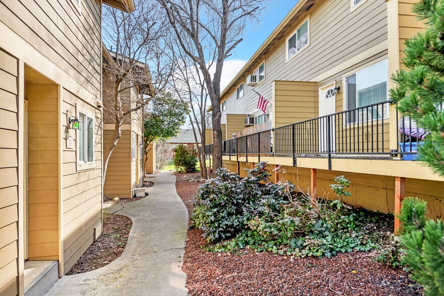 More Photos Of 2408 W 10th St, The Dalles Apartments For Sale