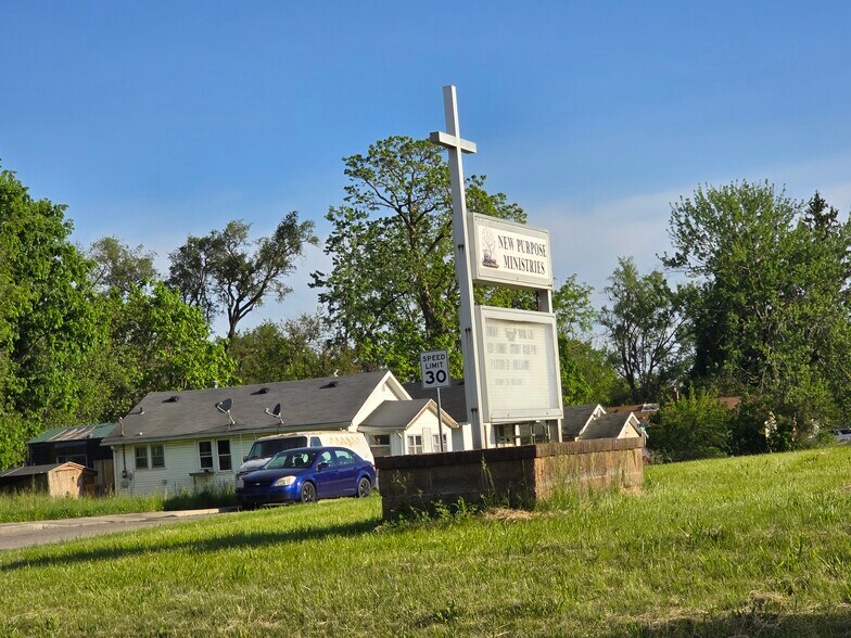 More Photos Of 2404 Dewey St, Anderson Flex For Sale