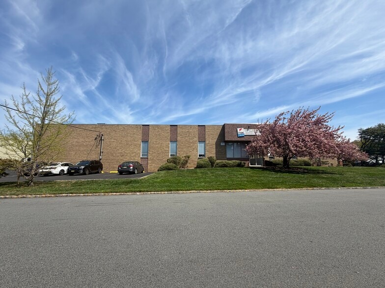 More Photos Of 49-55 Fadem Rd, Springfield Warehouse For Lease