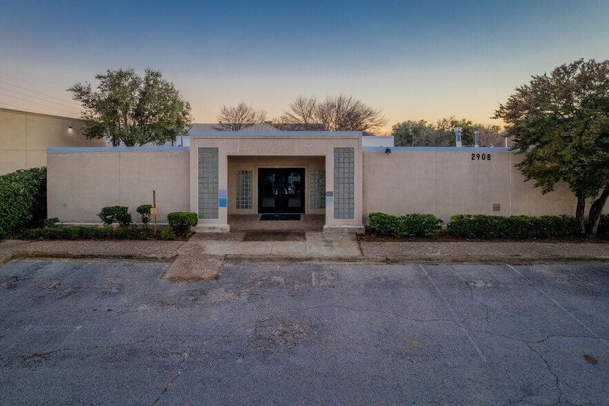 More Photos Of 2908 E Trinity Mills Rd, Carrollton Office For Lease