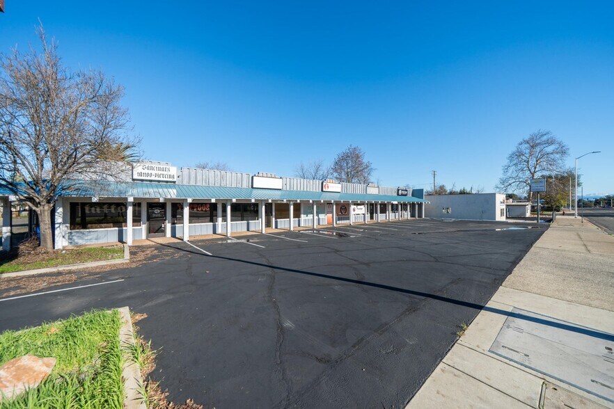 More Photos Of 1556 Hartnell Ave, Redding Office For Sale