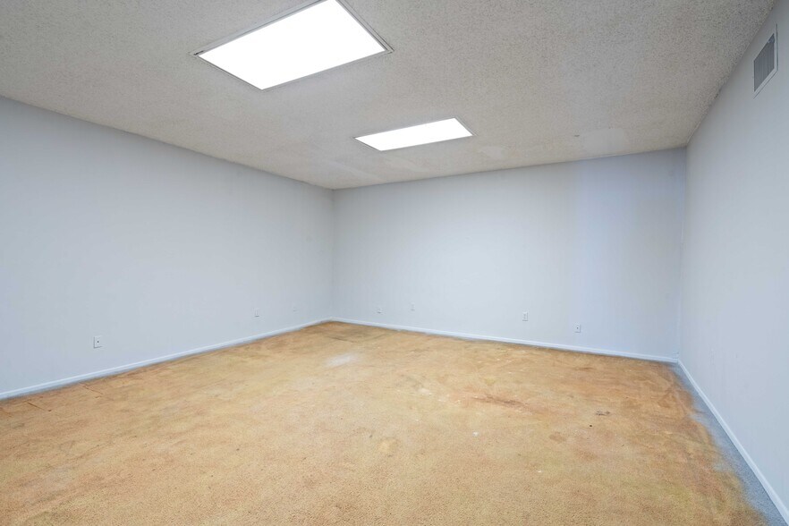 More Photos Of 1421 S Hill St, Los Angeles Warehouse For Lease