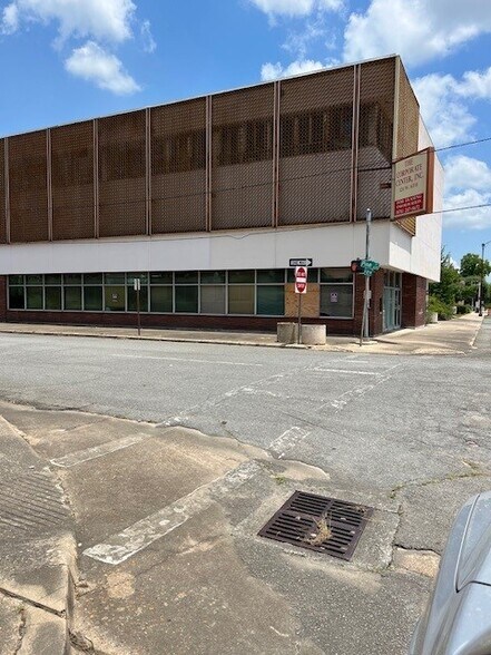 More Photos Of 121 W 6th Ave, Pine Bluff Office For Sale