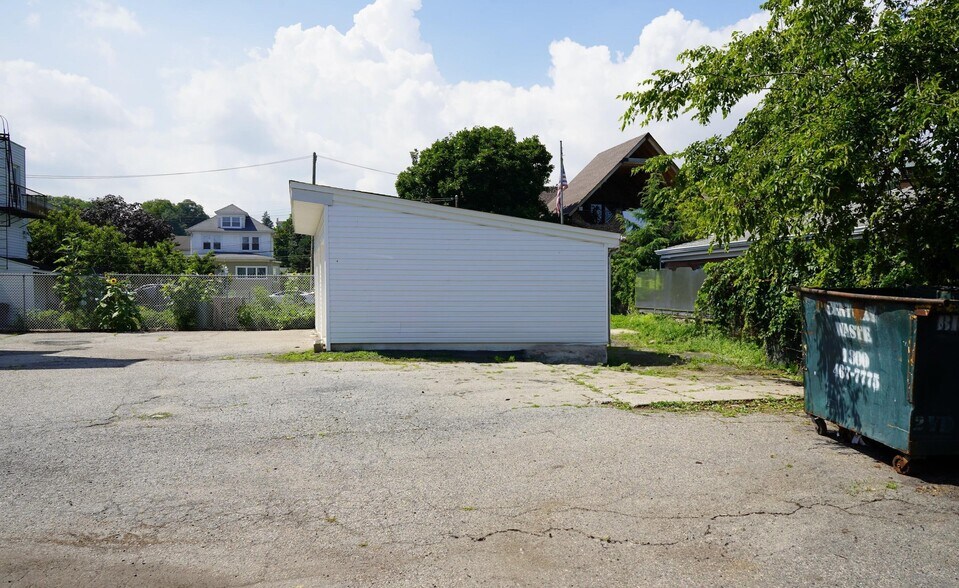 More Photos Of 95-97 Lincoln Ave, Staten Island Storefront For Lease