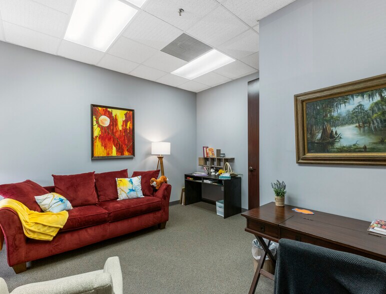 More Photos Of 52 Sugar Creek Center Blvd, Sugar Land Office For Lease