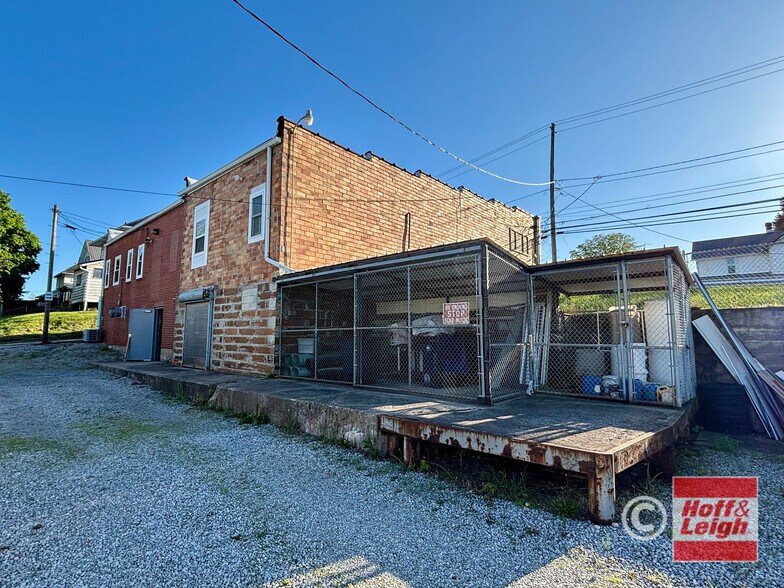 More Photos Of 715 Cottage St, Ashland Storefront For Lease
