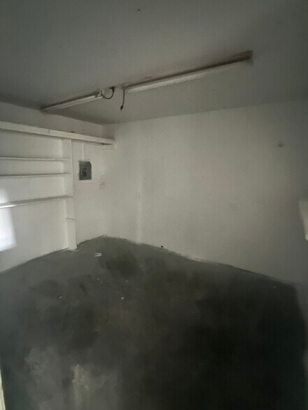 More Photos Of 47 W 3rd St, Eureka Showroom For Lease