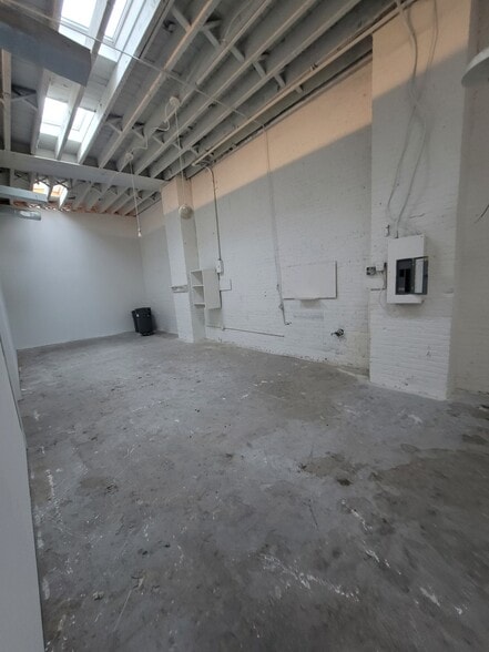 More Photos Of 272-280 Seigel St, Brooklyn Restaurant For Lease
