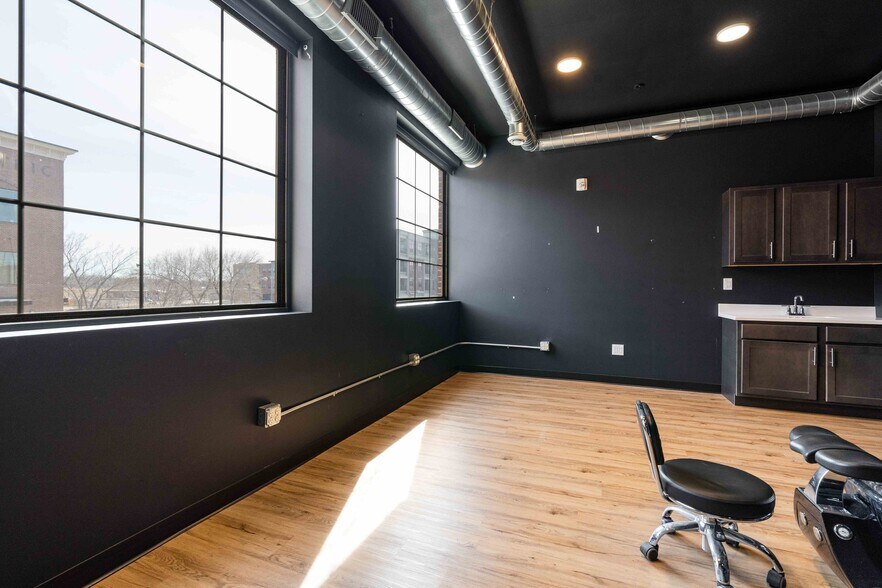 More Photos Of 420 12th Ave SE, Cedar Rapids Office Residential For Sale