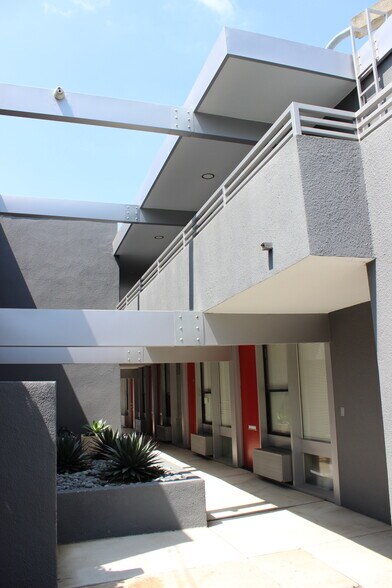 More Photos Of 2300 Westwood Blvd, Los Angeles Office For Lease