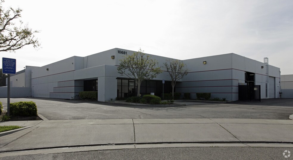 Primary Photo Of 10681 Pullman Ct, Rancho Cucamonga Warehouse For Lease