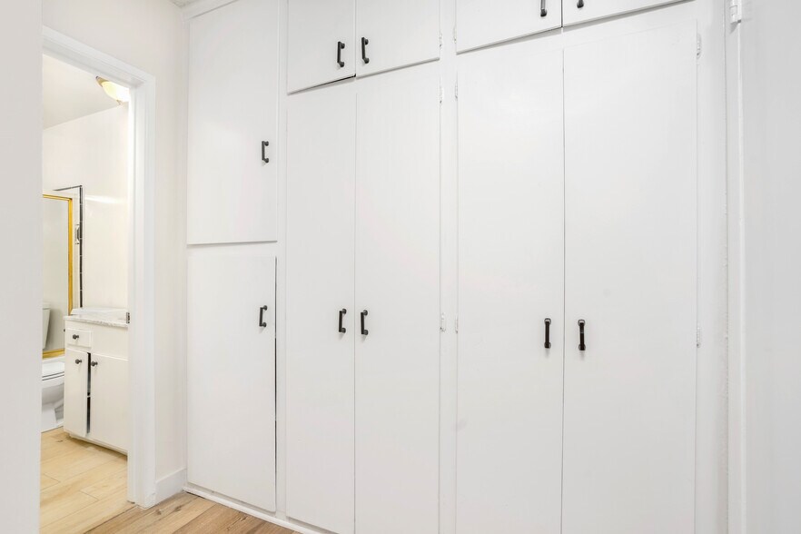 More Photos Of 11725 Gilmore St, North Hollywood Apartments For Sale