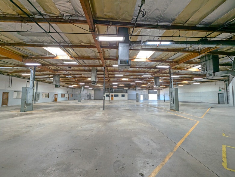Primary Photo Of 8866 Laurel Canyon Blvd, Sun Valley Manufacturing For Sale