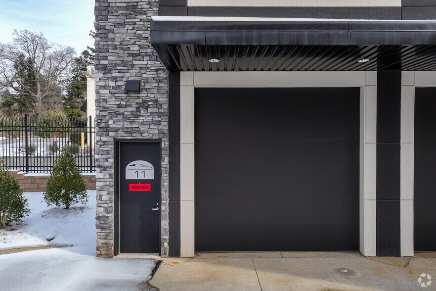 More Photos Of 1018 Battleground Ave, Greensboro Storefront For Lease