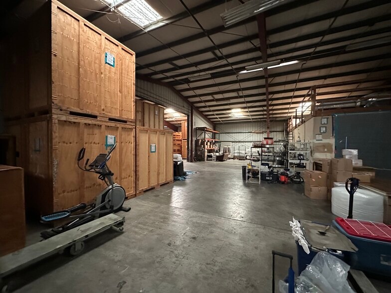 More Photos Of 140 Flocchini Cir, Lincoln Warehouse For Lease