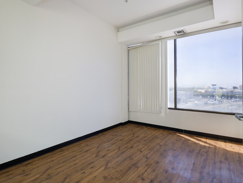 More Photos Of 5155 W Rosecrans Ave, Hawthorne Loft Creative Space For Sale