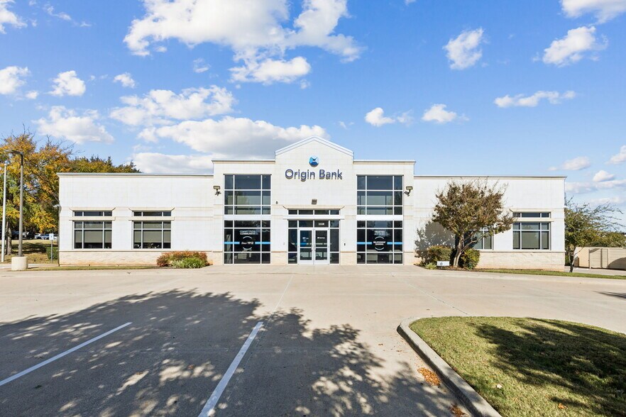 More Photos Of 1110 E Southlake Blvd, Southlake Bank For Sale