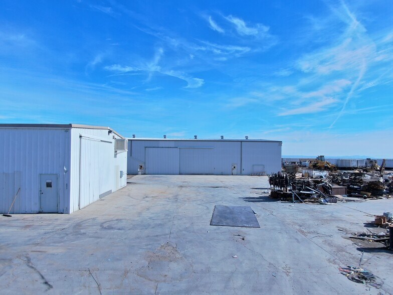 More Photos Of 1400 Orange St, Rosamond Warehouse For Lease