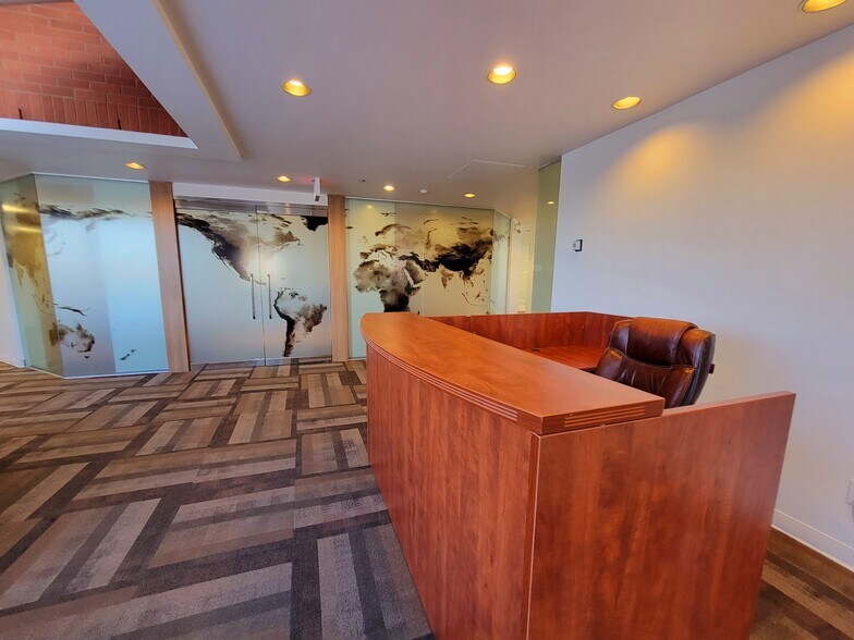 More Photos Of 3115 12th St NE, Calgary Office For Sale