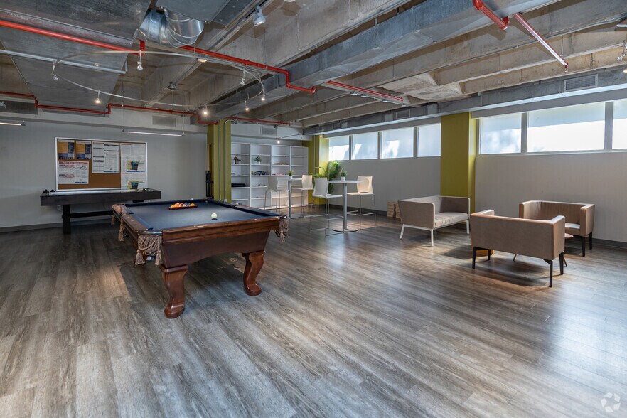 More Photos Of 815 S Main St, Jacksonville Office For Lease