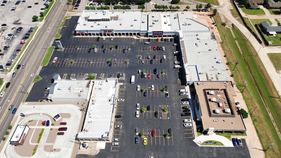 More Photos Of 9412-9494 N May Ave, Oklahoma City Unknown For Lease