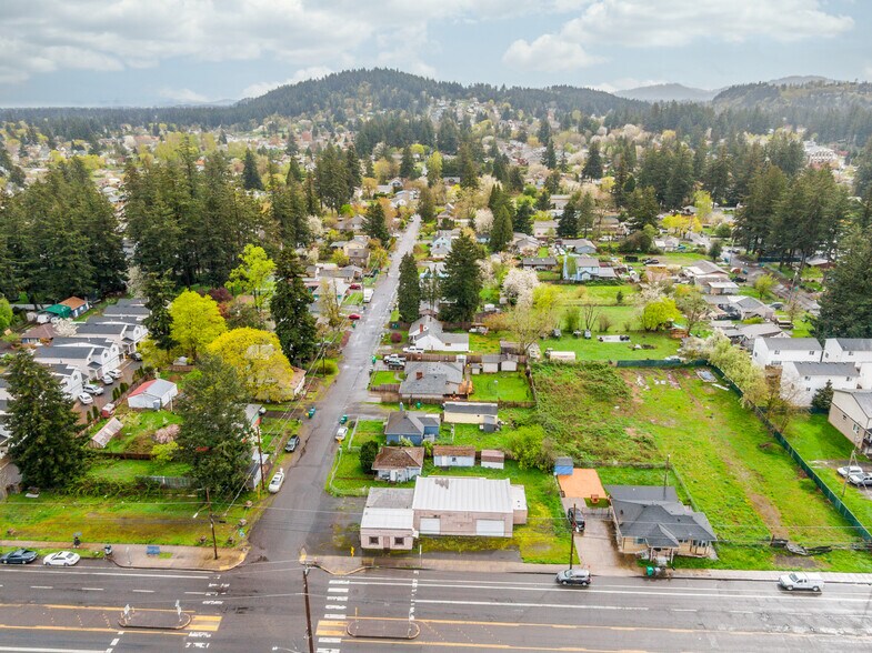 More Photos Of 5002 SE 122nd Ave, Portland Flex For Sale