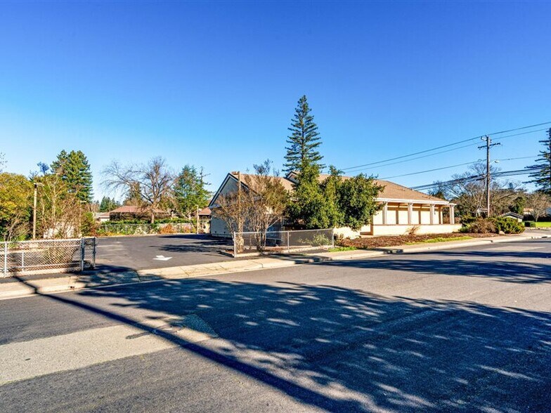 More Photos Of 1105 University St, Healdsburg Religious Facility For Sale