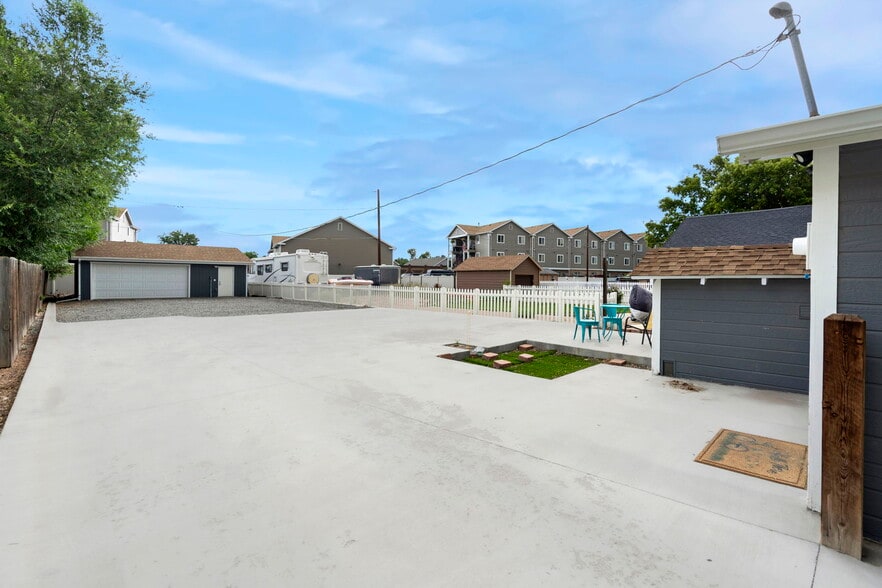 More Photos Of 9 Main St, Windsor Freestanding For Sale